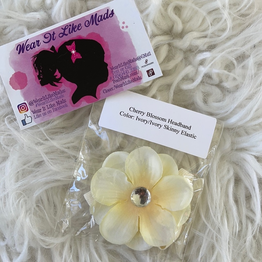🏷️ Boutique Wear It Like Mads Handmade Elegant Detailed Headband Cream Flower